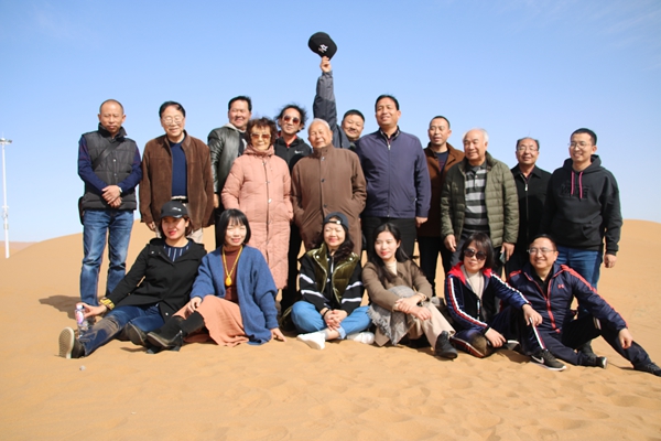 在腾格里沙漠,阿拉善英雄会举办地