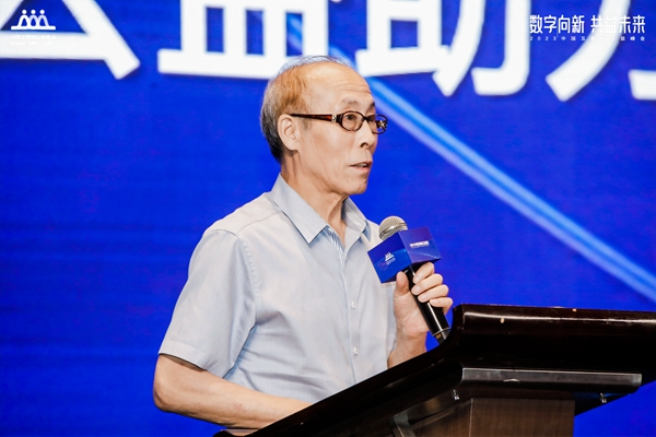 图片三：中国乡村发展基金会理事长郑文凯致辞