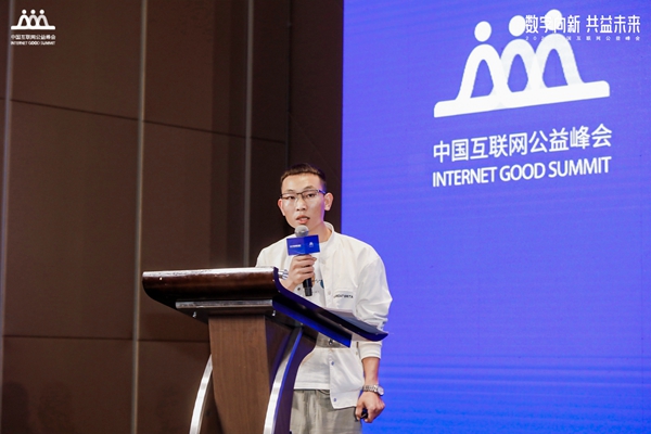 图片七：纳雍县爱心纳雍公益联合会理事兼秘书长卢进