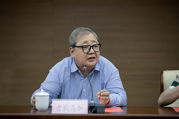 吉狄马加